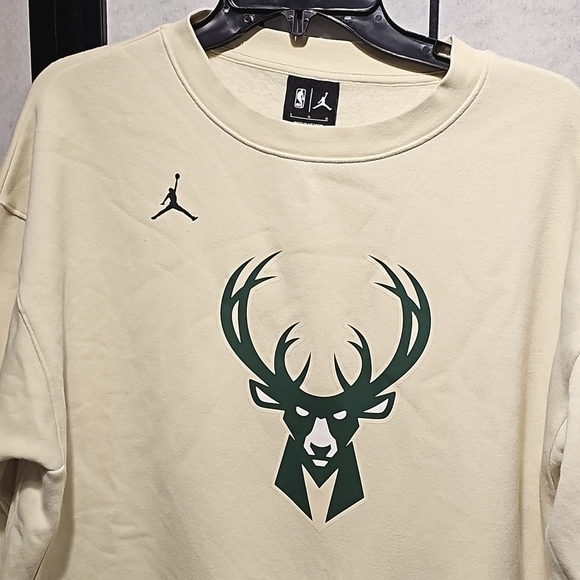Jordan x NBA Milwaukee Bucks Logo Sweater Size Large - Picture 2 of 6